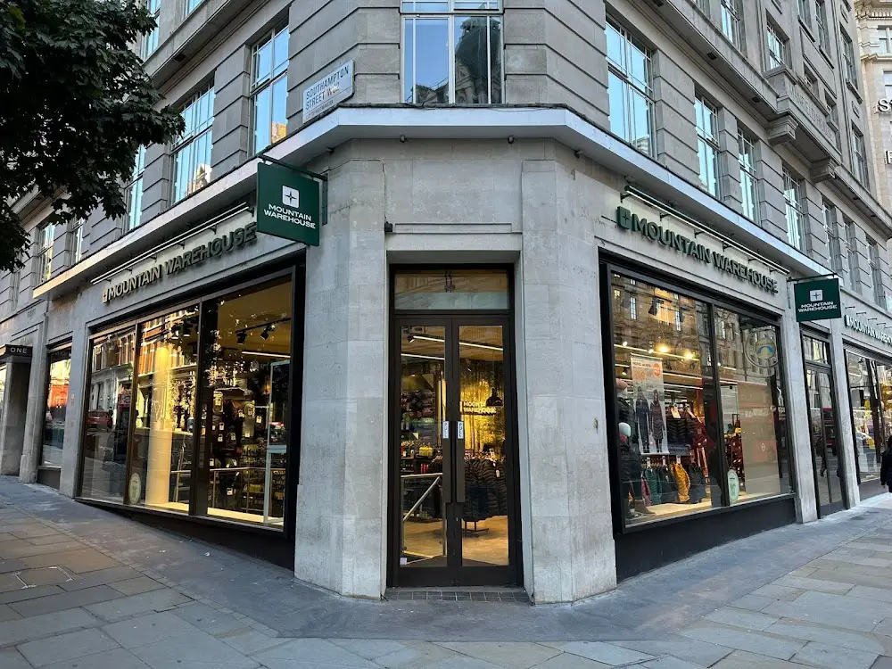 Mountain-Warehouse-London-Covent-Garden_98fbcc28ebaa64778d94ffa260a8d163